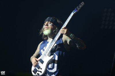 Басист Korn выпустит сольный альбом